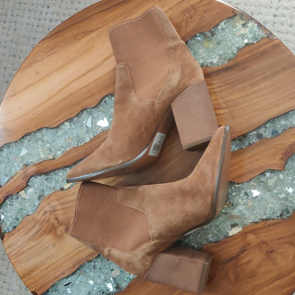 NWT Steve Madden suede camel 🐪 color heeled booties - Picture 5 of 7